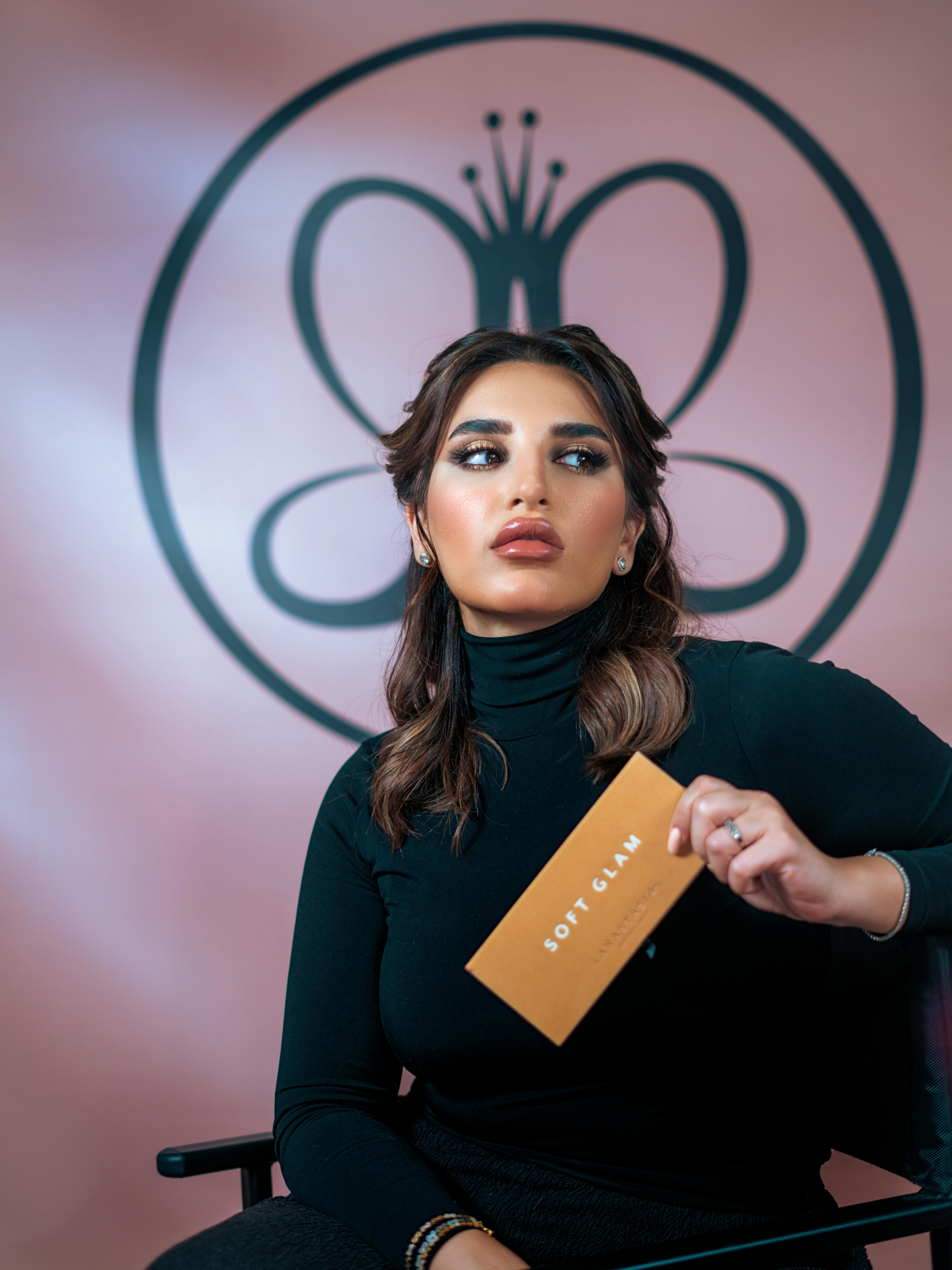 最新更新卡片：冷色质感海报